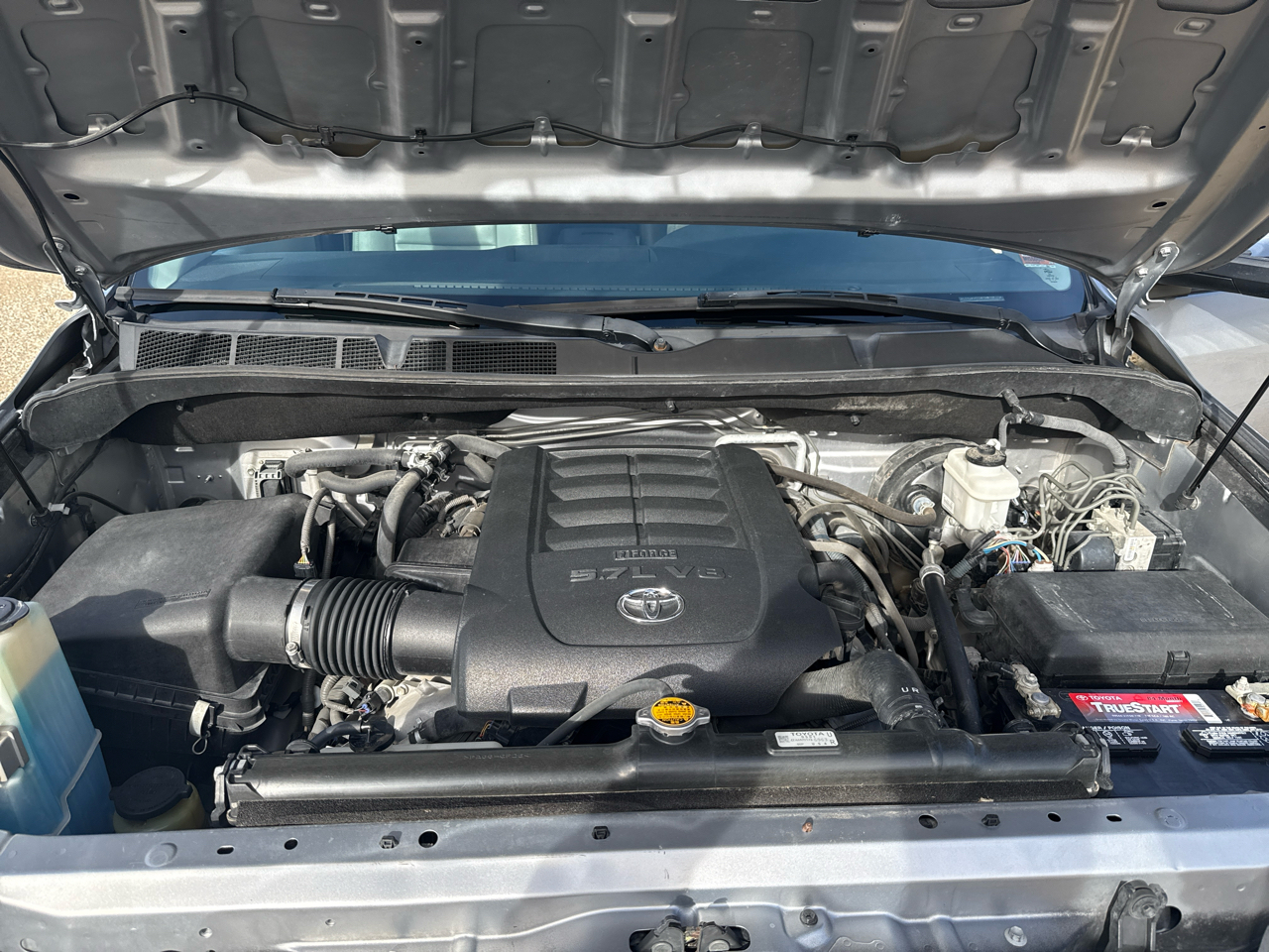 Toyota Sequoia Platinum 4D SUV 4X4 2012