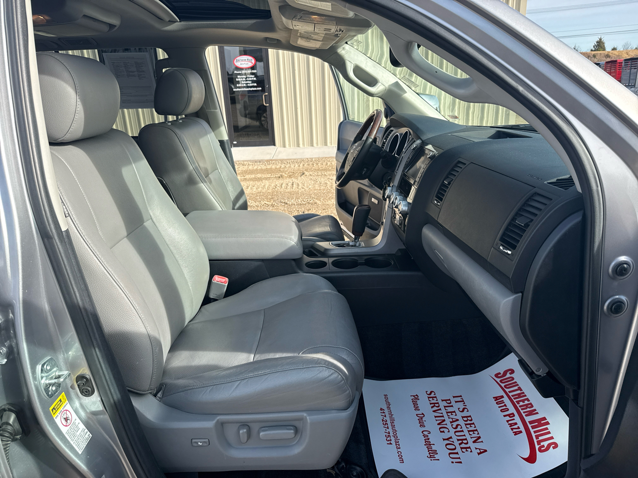 Toyota Sequoia Platinum 4D SUV 4X4 2012