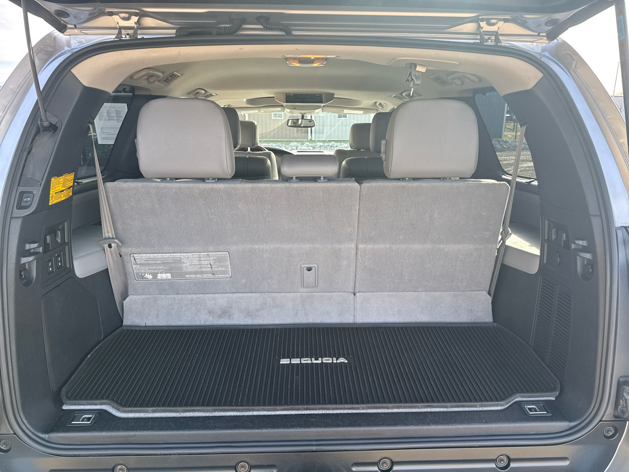 Toyota Sequoia Platinum 4D SUV 4X4 2012