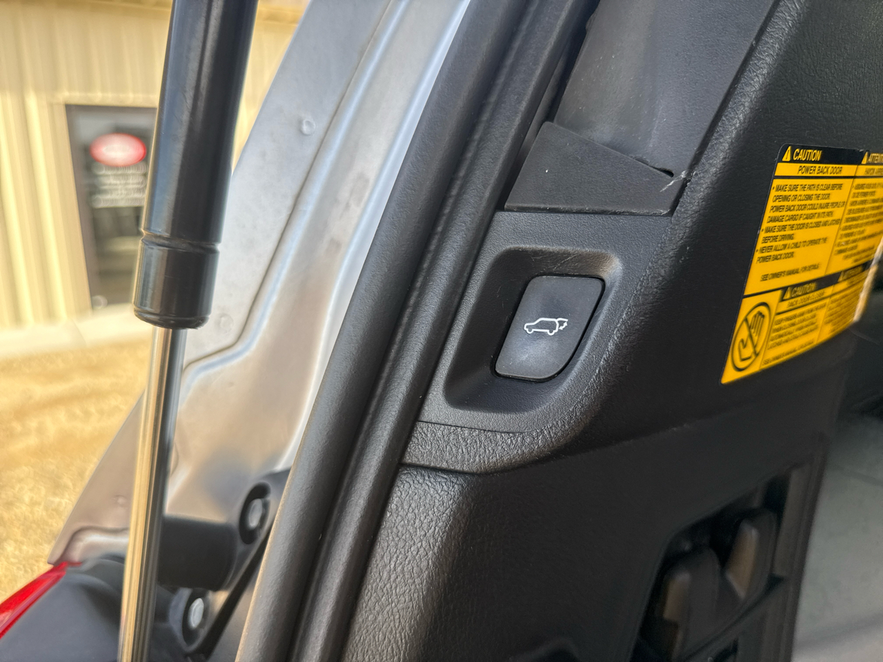 Toyota Sequoia Platinum 4D SUV 4X4 2012