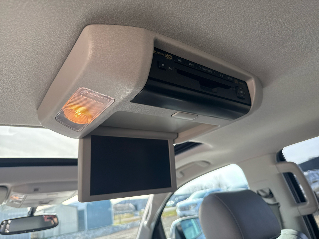 Toyota Sequoia Platinum 4D SUV 4X4 2012