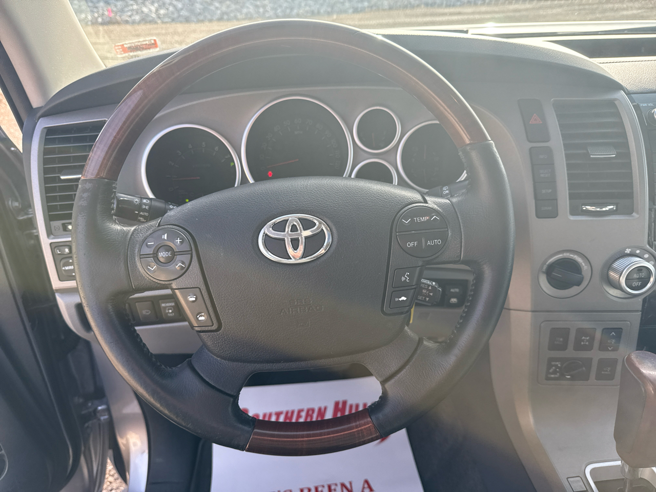 Toyota Sequoia Platinum 4D SUV 4X4 2012