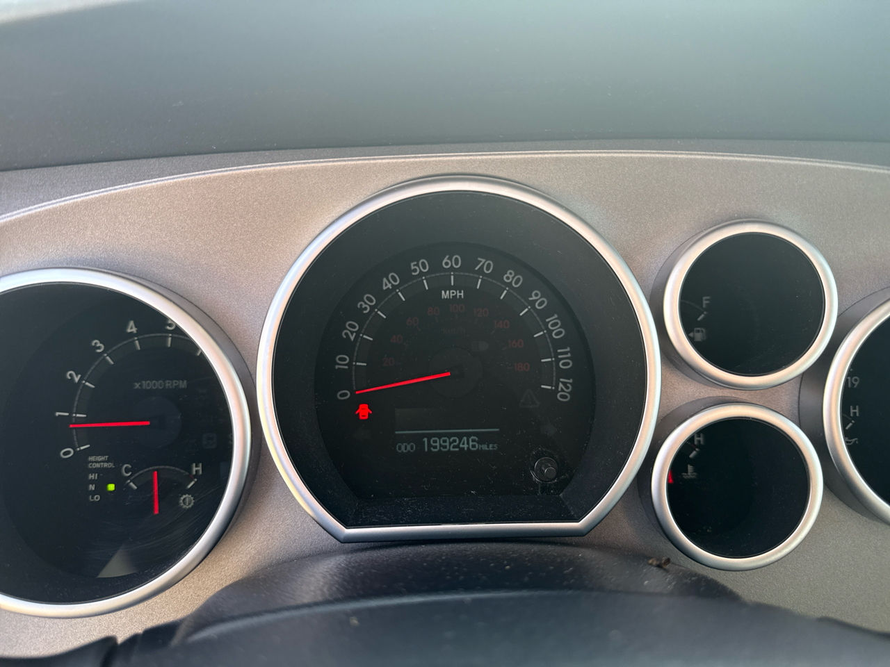 Toyota Sequoia Platinum 4D SUV 4X4 2012