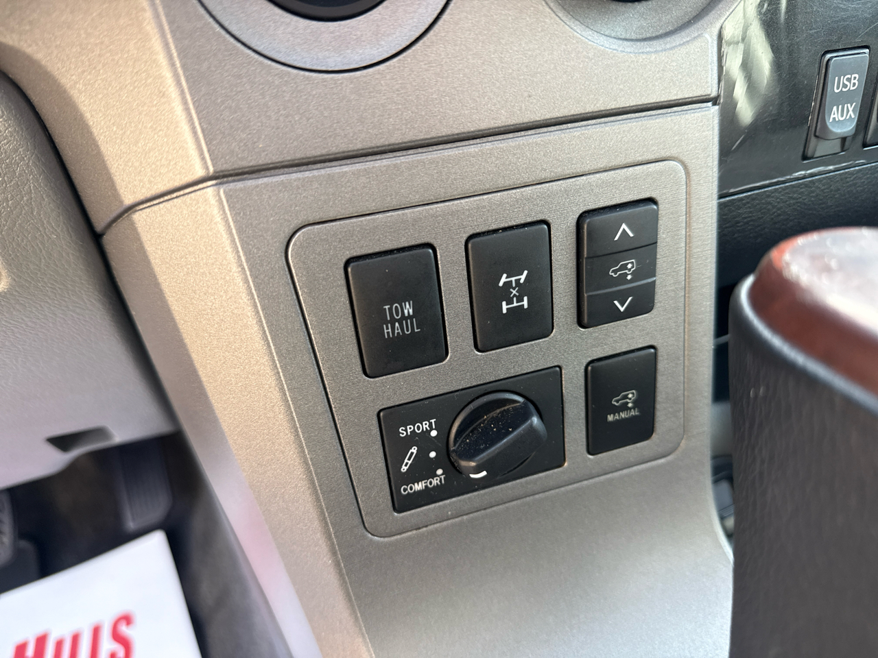 Toyota Sequoia Platinum 4D SUV 4X4 2012