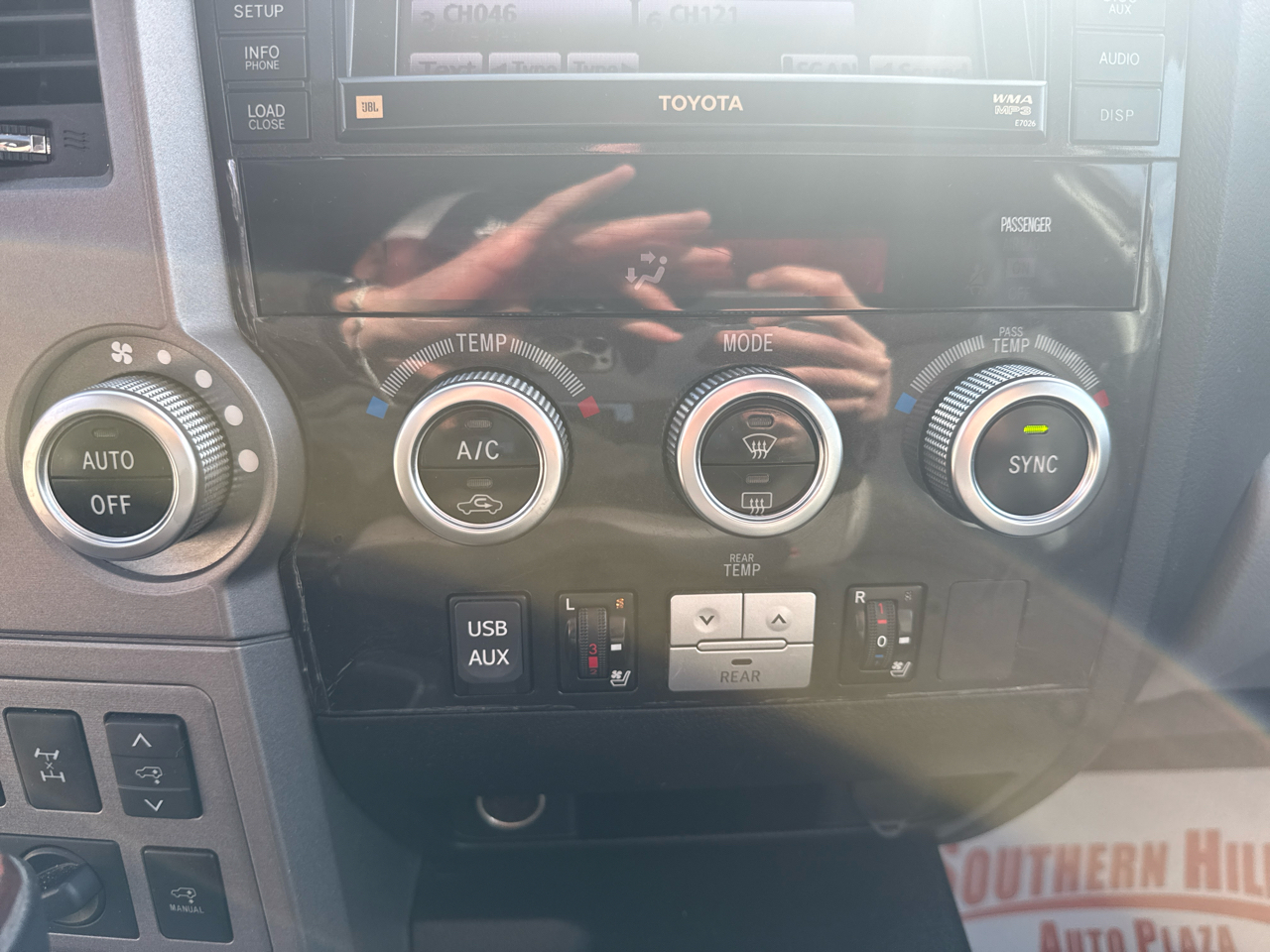 Toyota Sequoia Platinum 4D SUV 4X4 2012