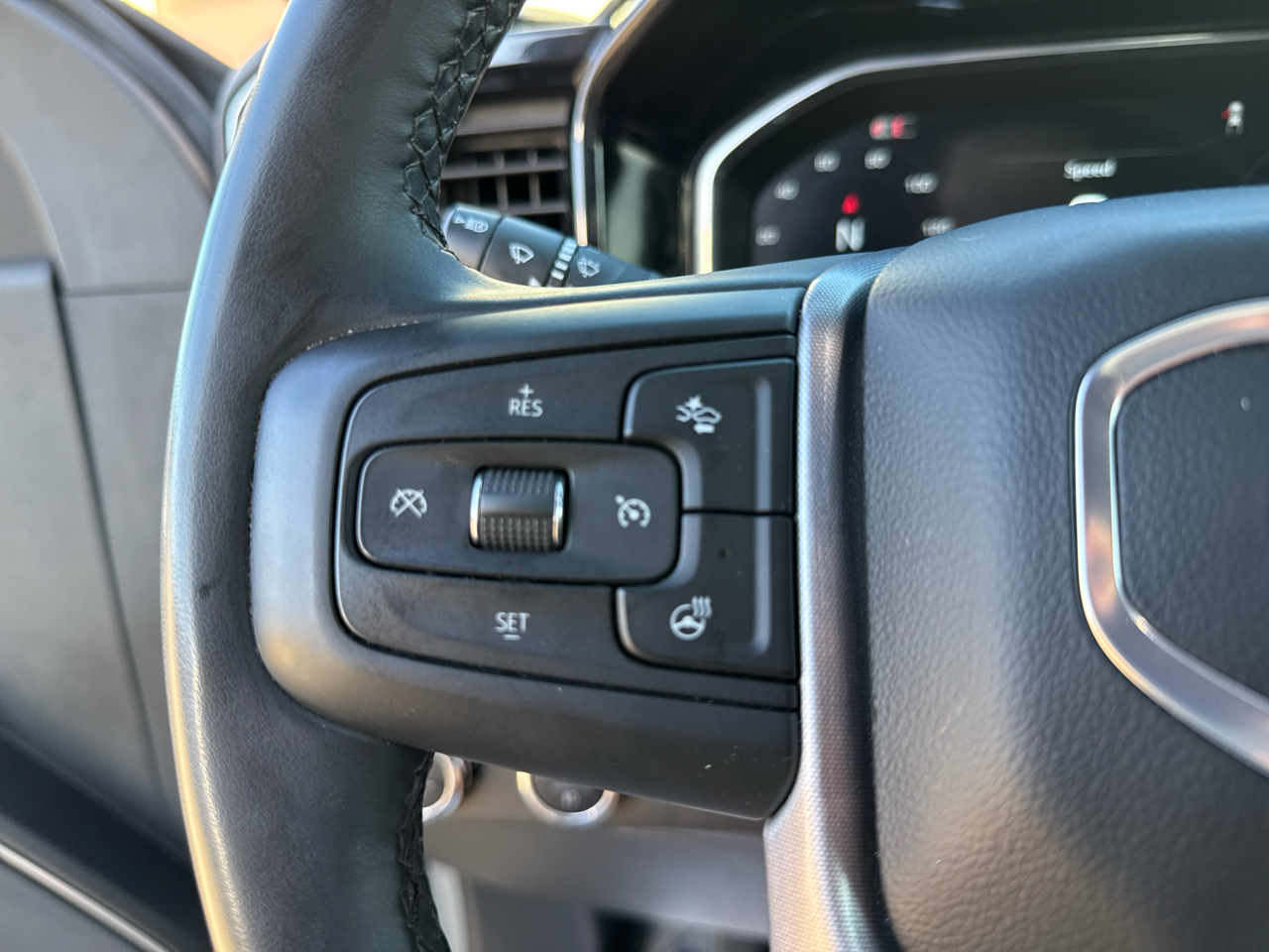 GMC Sierra 1500 SLT Crew Cab 4WD SWB 2025