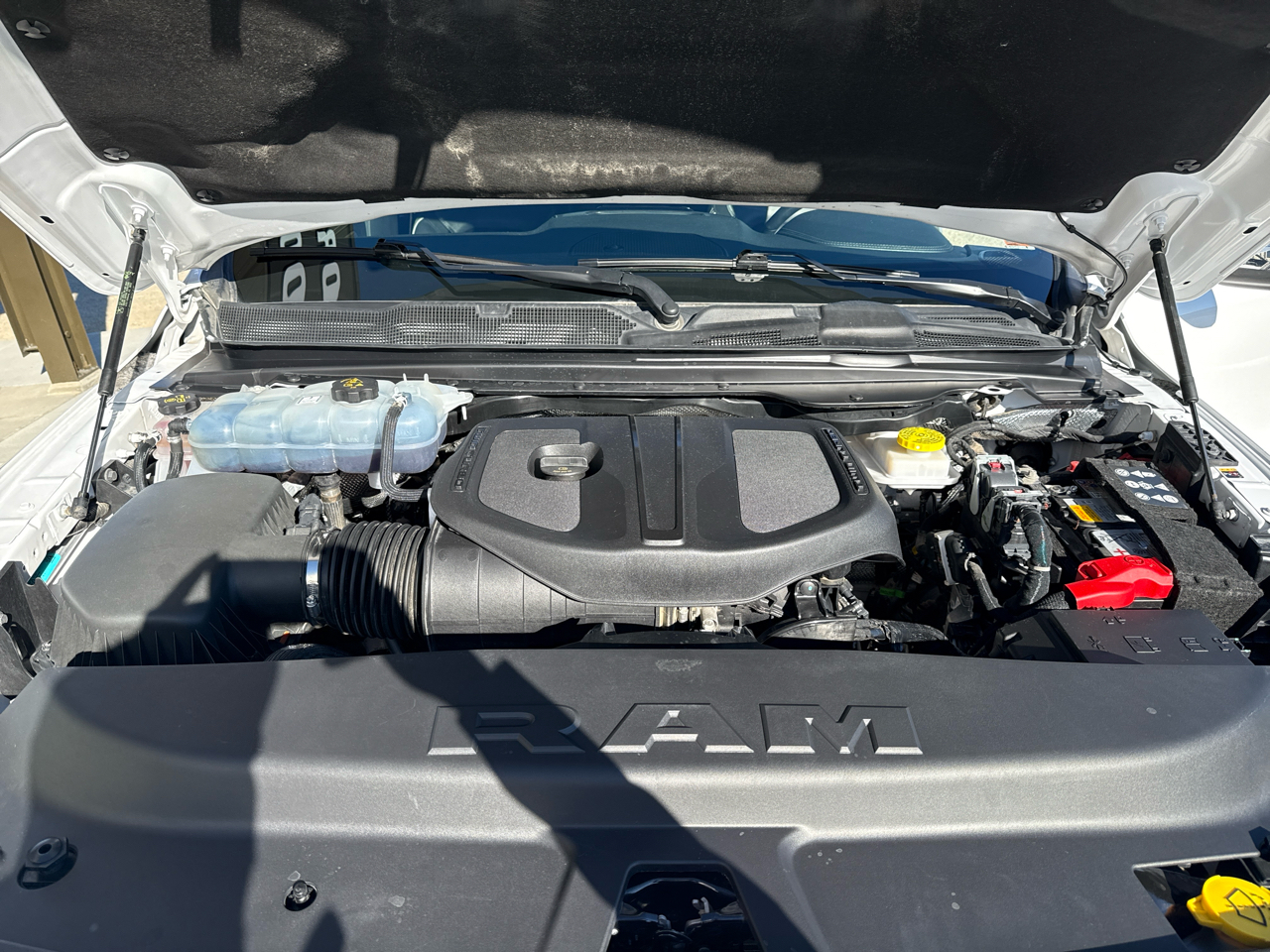 RAM 1500 Laramie Crew Cab 4WD SWB 2025