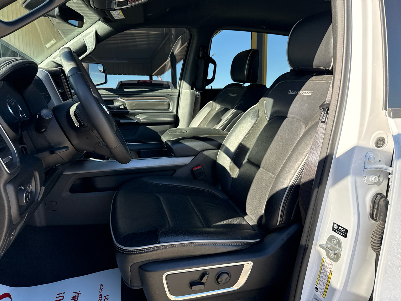 RAM 1500 Laramie Crew Cab 4WD SWB 2025