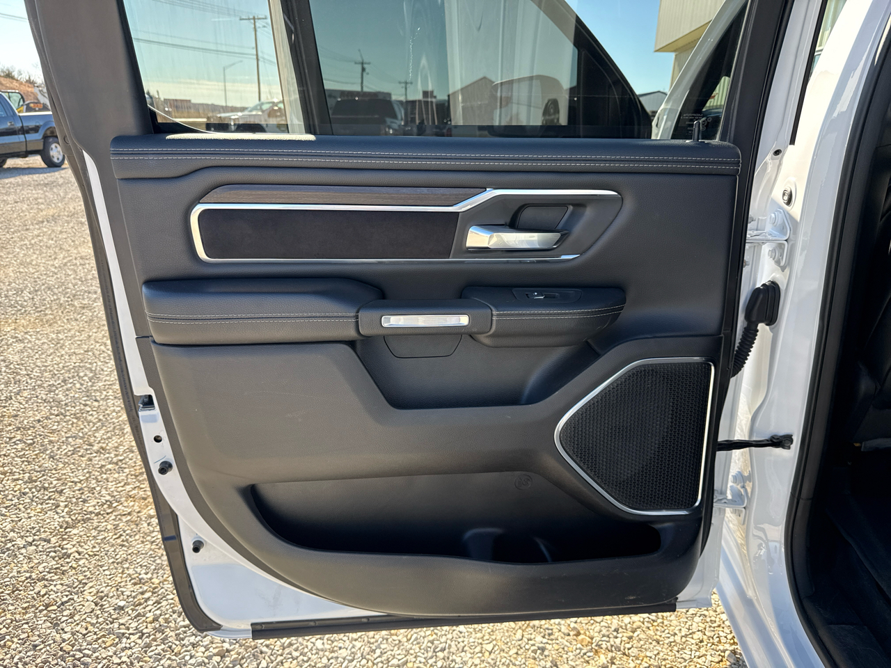 RAM 1500 Laramie Crew Cab 4WD SWB 2025