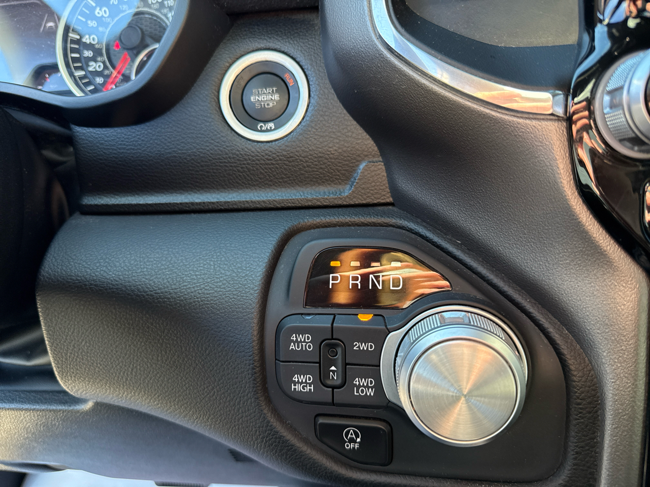 RAM 1500 Laramie Crew Cab 4WD SWB 2025