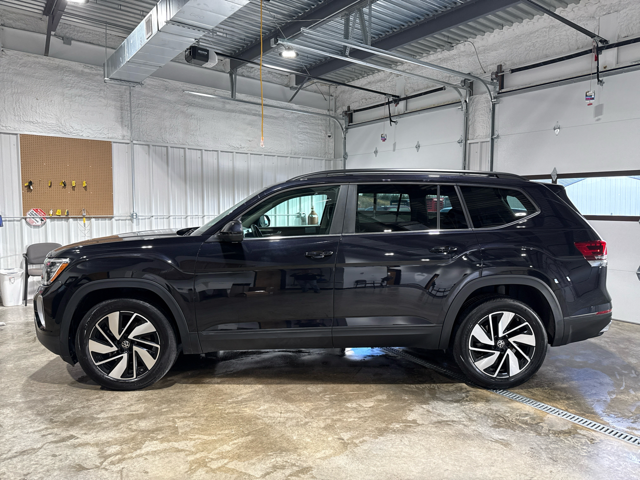 Volkswagen Atlas SE w/ Tech 4D SUV 4Motion 2025