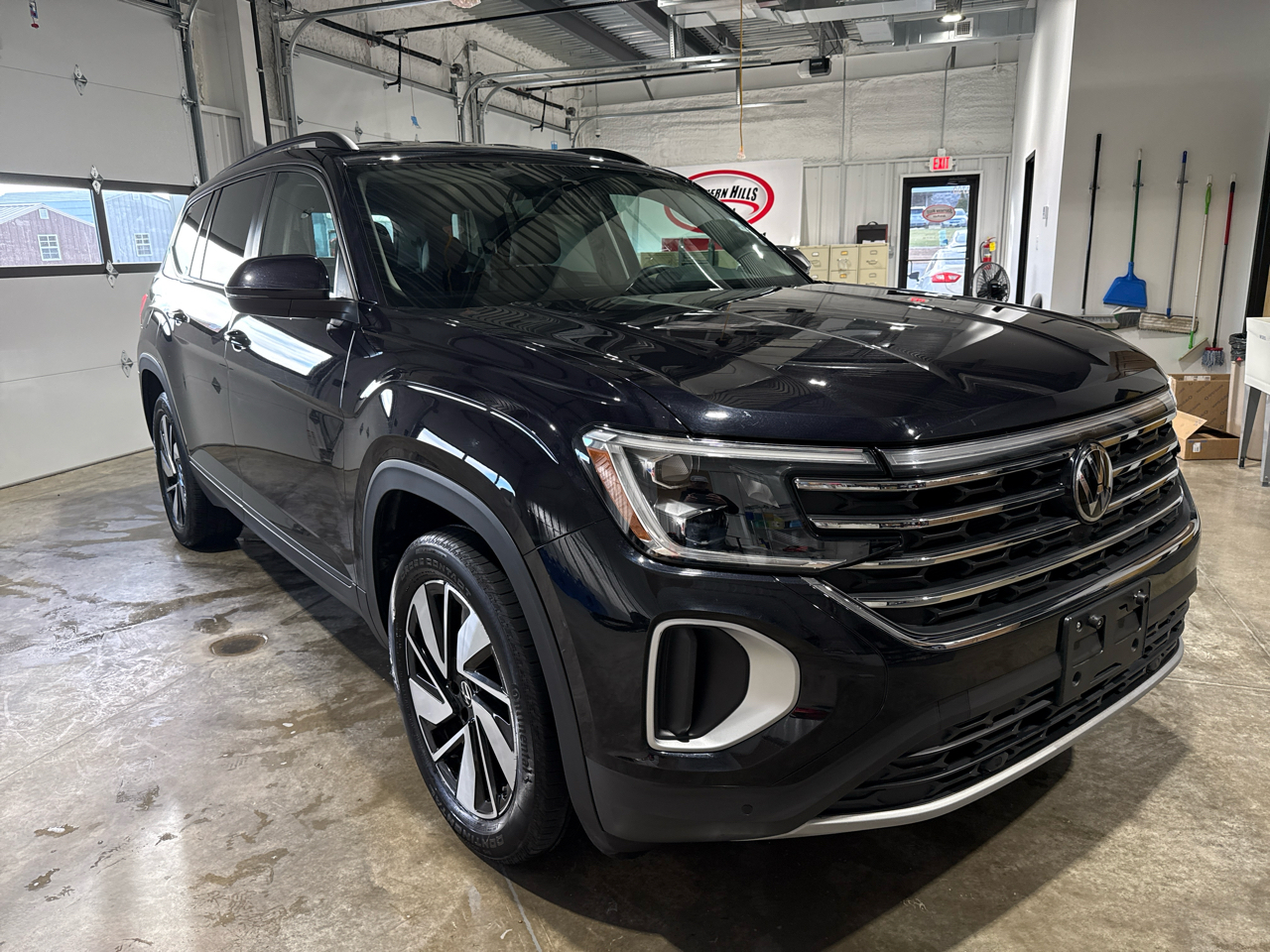 Volkswagen Atlas SE w/ Tech 4D SUV 4Motion 2025