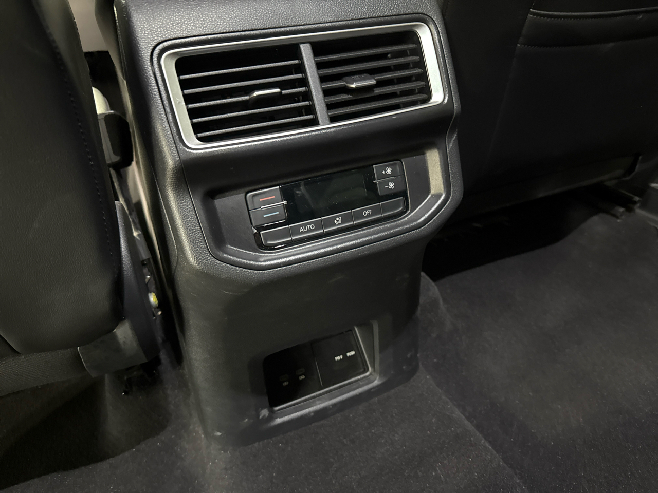 Volkswagen Atlas SE w/ Tech 4D SUV 4Motion 2025