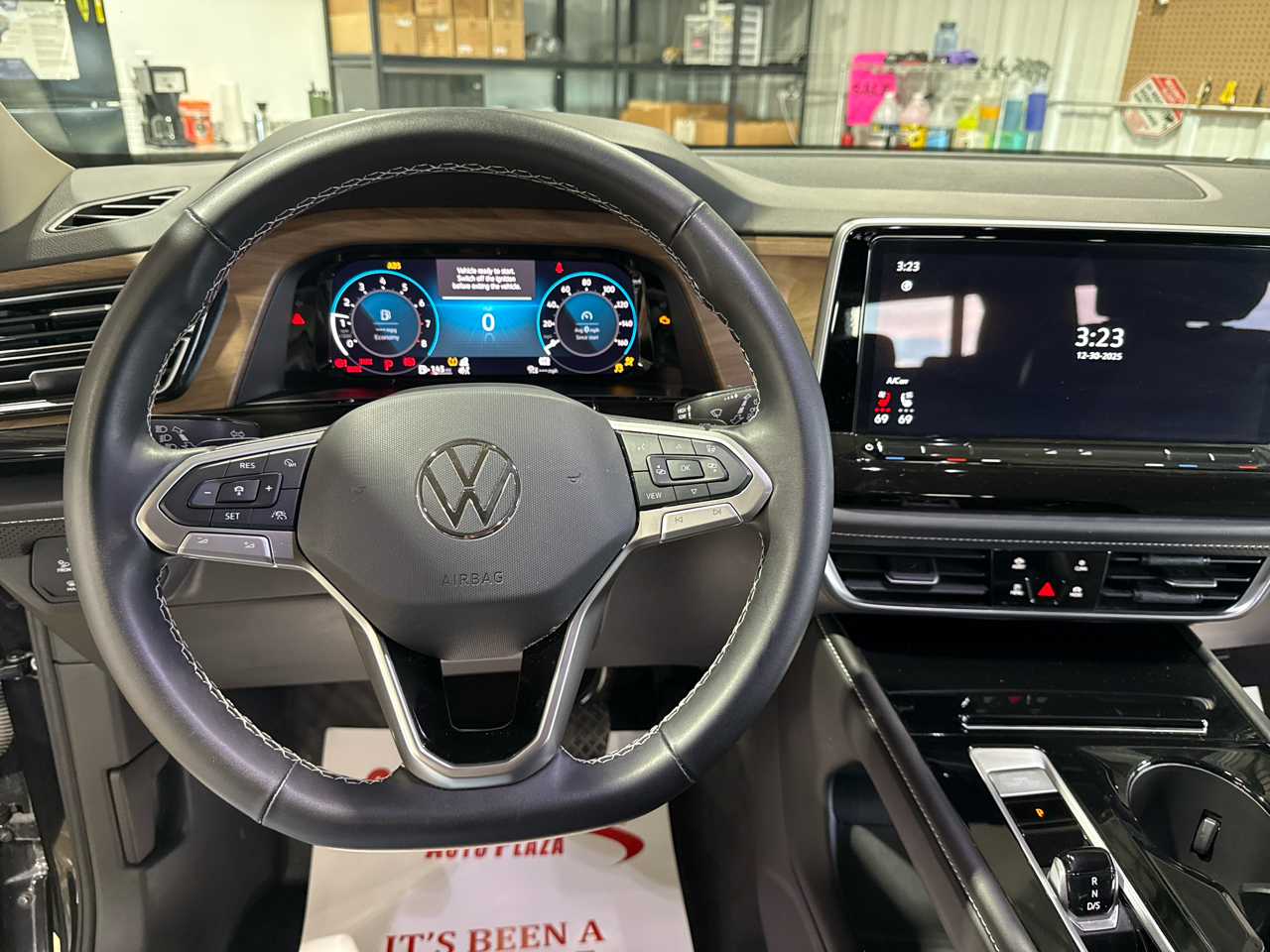 Volkswagen Atlas SE w/ Tech 4D SUV 4Motion 2025