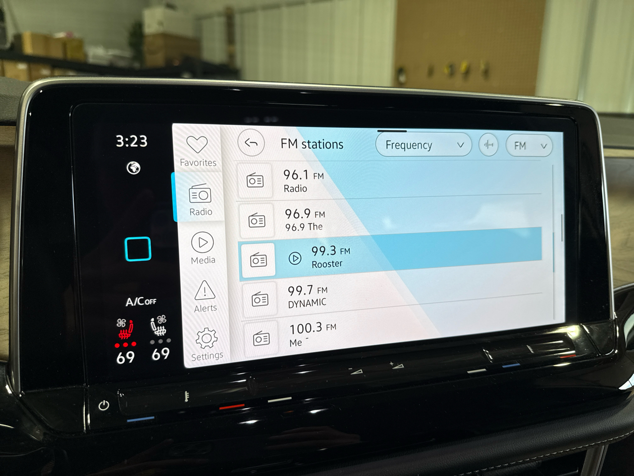 Volkswagen Atlas SE w/ Tech 4D SUV 4Motion 2025