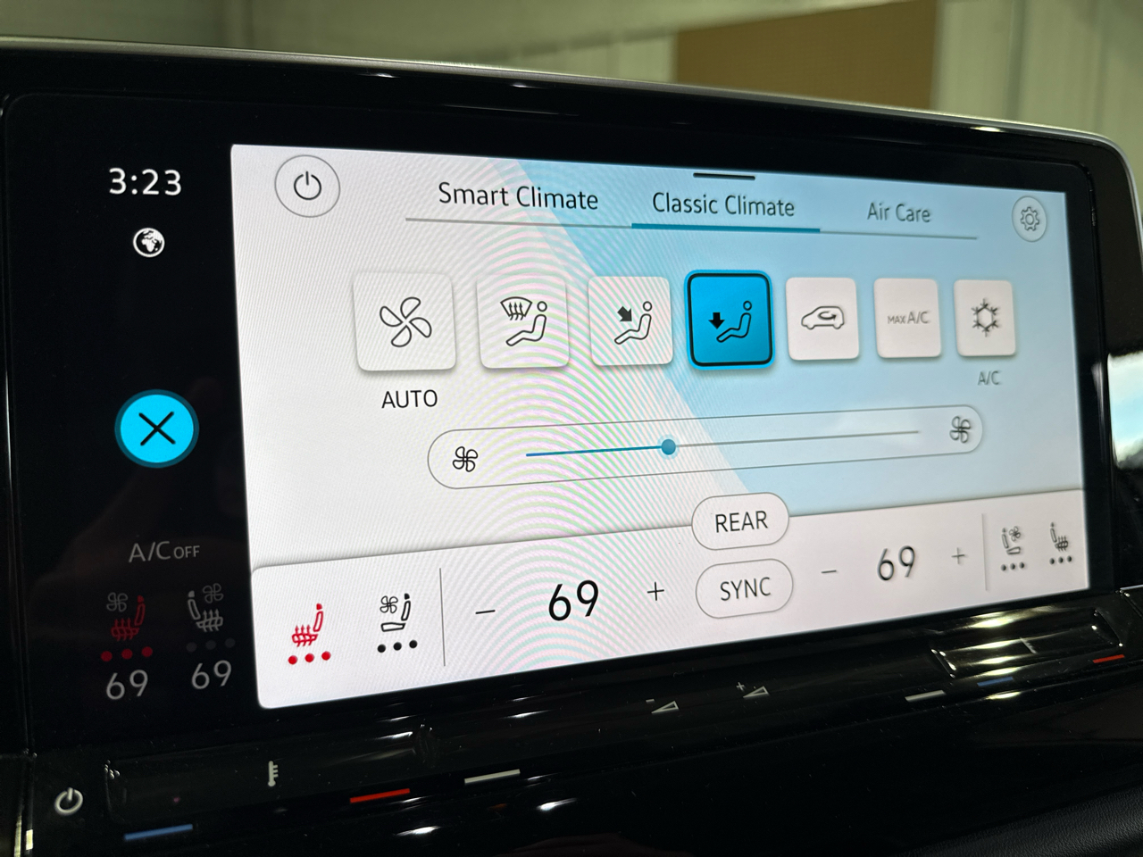 Volkswagen Atlas SE w/ Tech 4D SUV 4Motion 2025