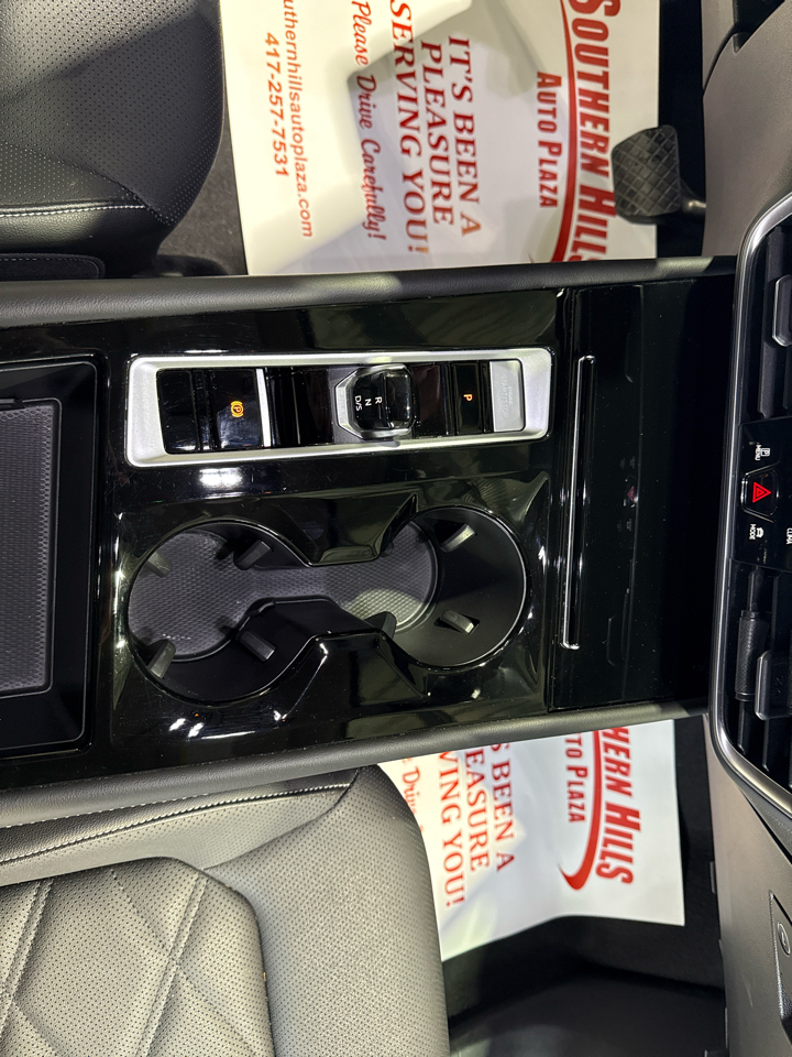 Volkswagen Atlas SE w/ Tech 4D SUV 4Motion 2025