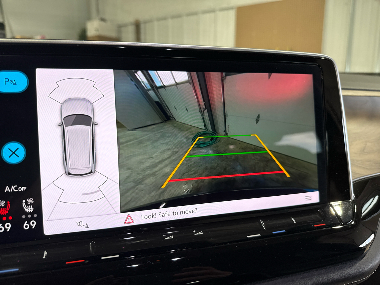 Volkswagen Atlas SE w/ Tech 4D SUV 4Motion 2025