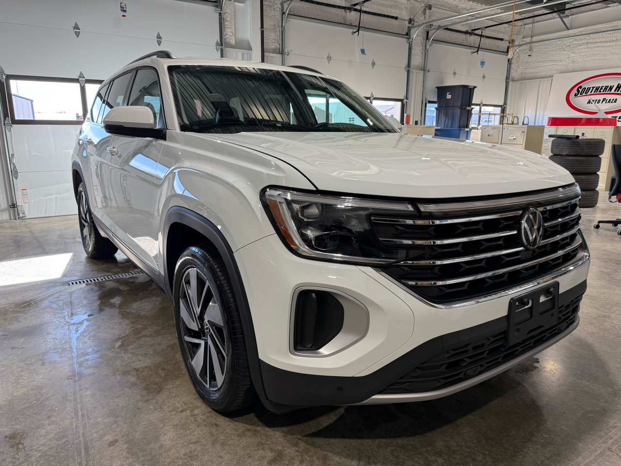 Volkswagen Atlas SE w/ Tech 4D SUV 4Motion 2025