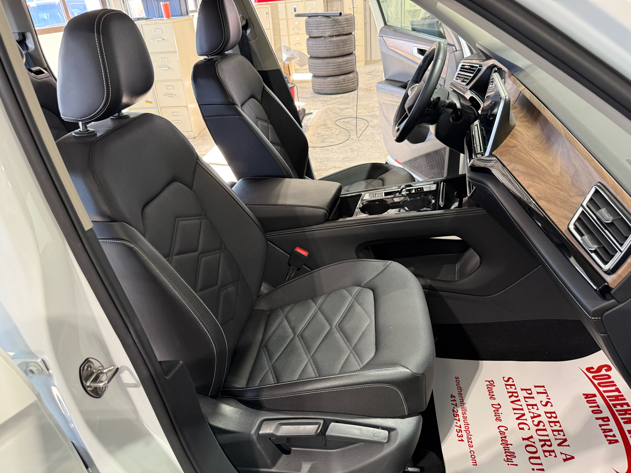 Volkswagen Atlas SE w/ Tech 4D SUV 4Motion 2025