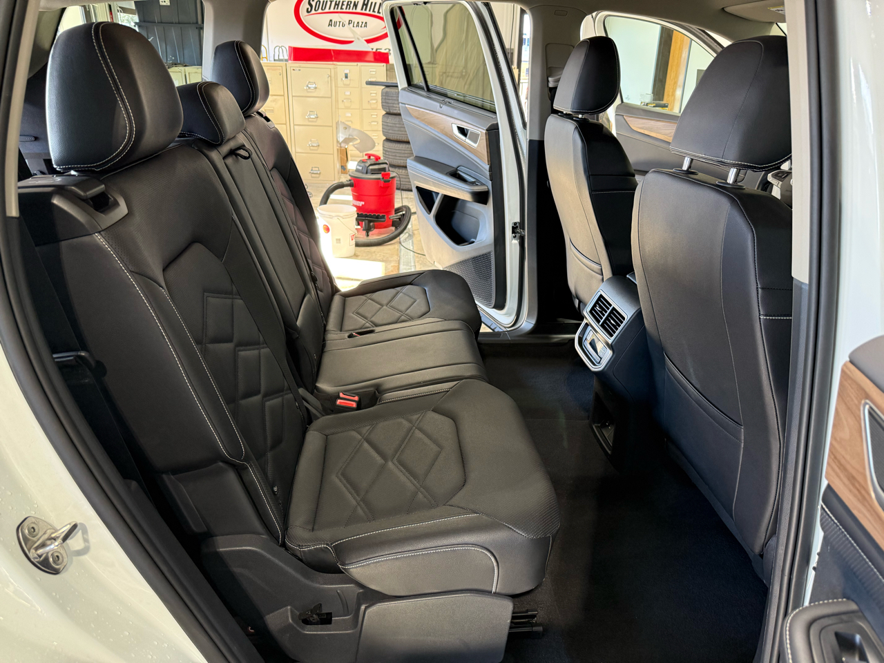 Volkswagen Atlas SE w/ Tech 4D SUV 4Motion 2025