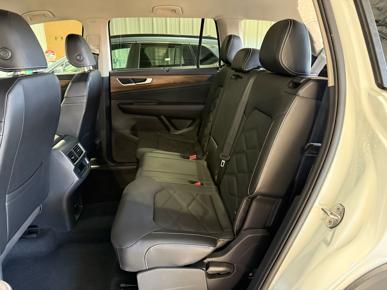 Volkswagen Atlas SE w/ Tech 4D SUV 4Motion 2025