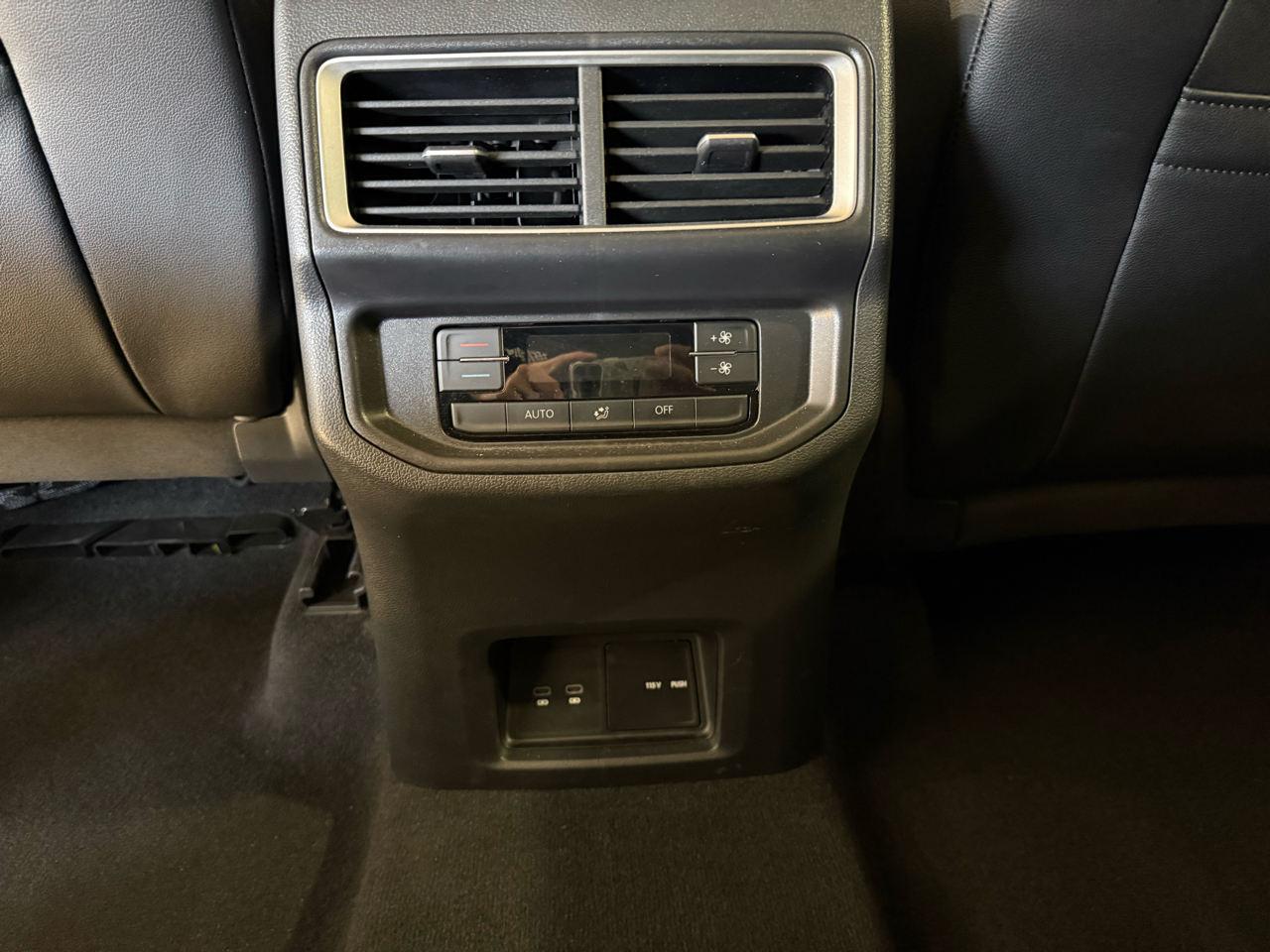 Volkswagen Atlas SE w/ Tech 4D SUV 4Motion 2025