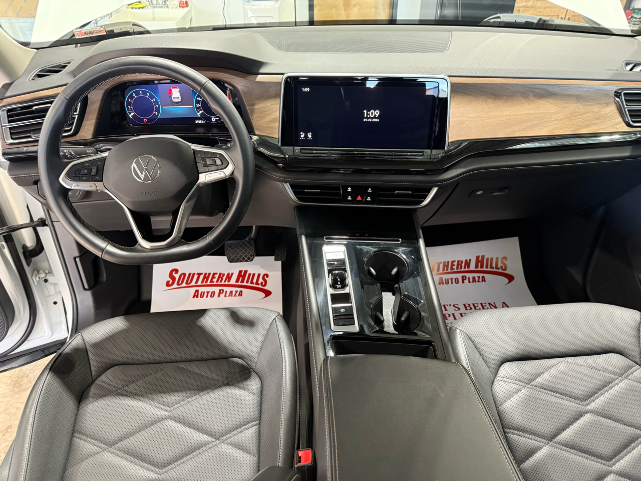 Volkswagen Atlas SE w/ Tech 4D SUV 4Motion 2025