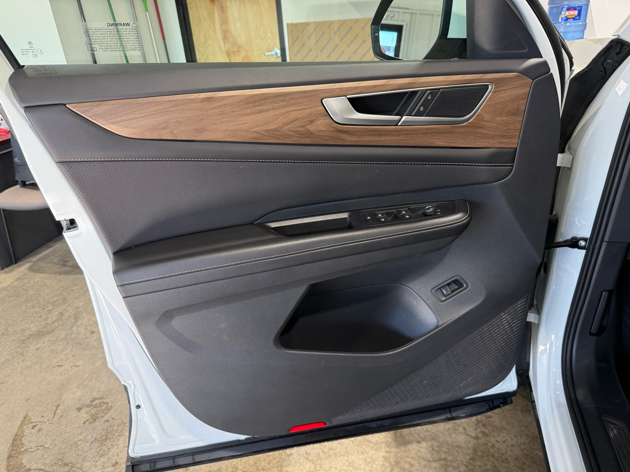 Volkswagen Atlas SE w/ Tech 4D SUV 4Motion 2025