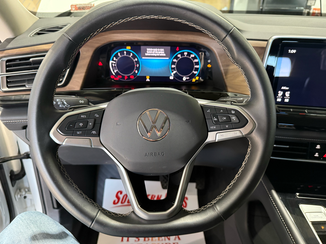 Volkswagen Atlas SE w/ Tech 4D SUV 4Motion 2025