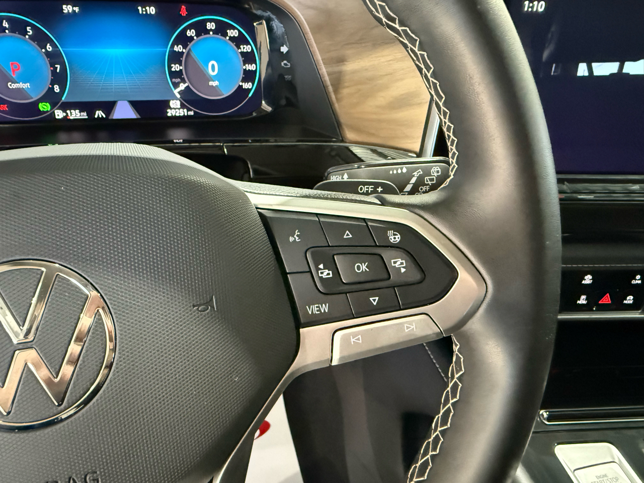 Volkswagen Atlas SE w/ Tech 4D SUV 4Motion 2025