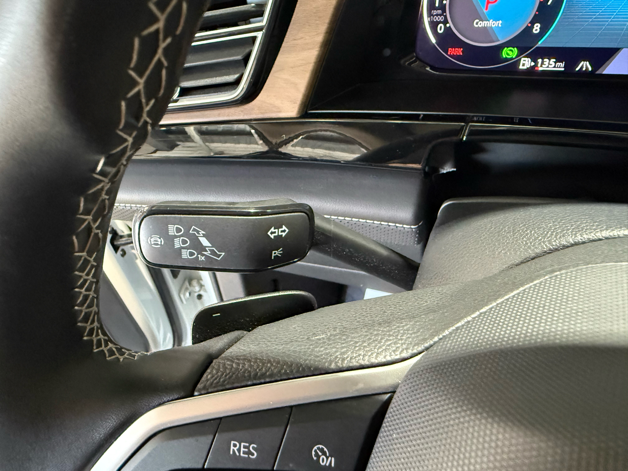 Volkswagen Atlas SE w/ Tech 4D SUV 4Motion 2025