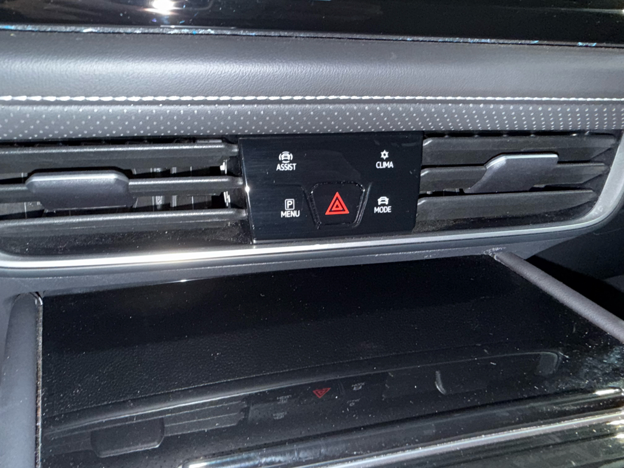 Volkswagen Atlas SE w/ Tech 4D SUV 4Motion 2025