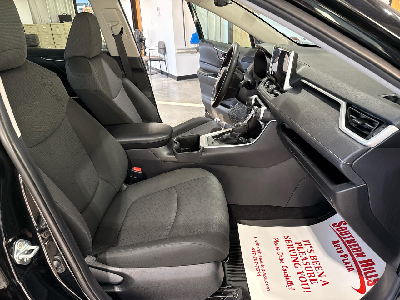 Toyota RAV4 XLE 4D SUV FWD 2024