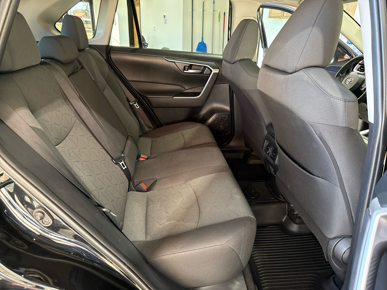 Toyota RAV4 XLE 4D SUV FWD 2024