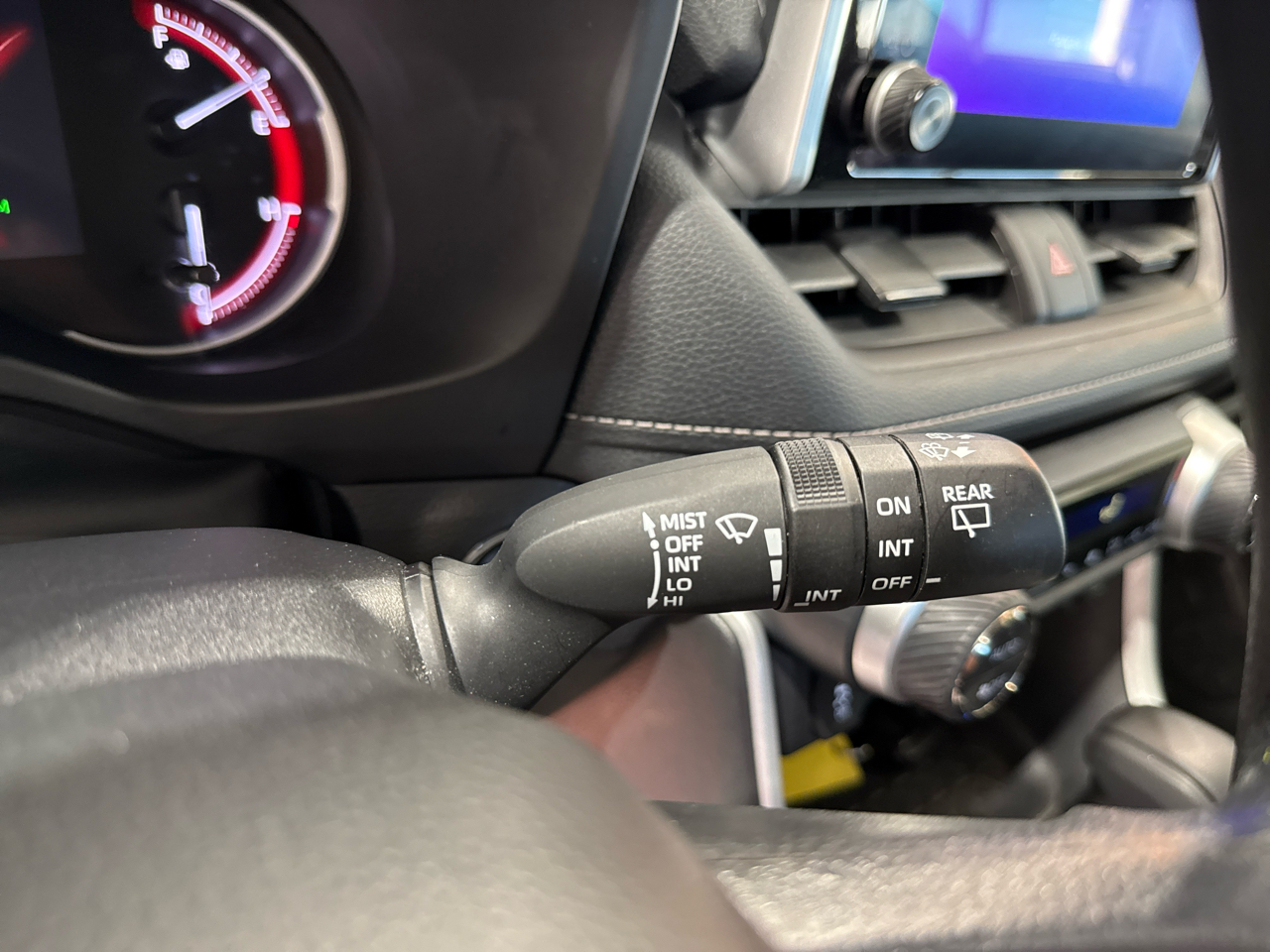 Toyota RAV4 XLE 4D SUV FWD 2024