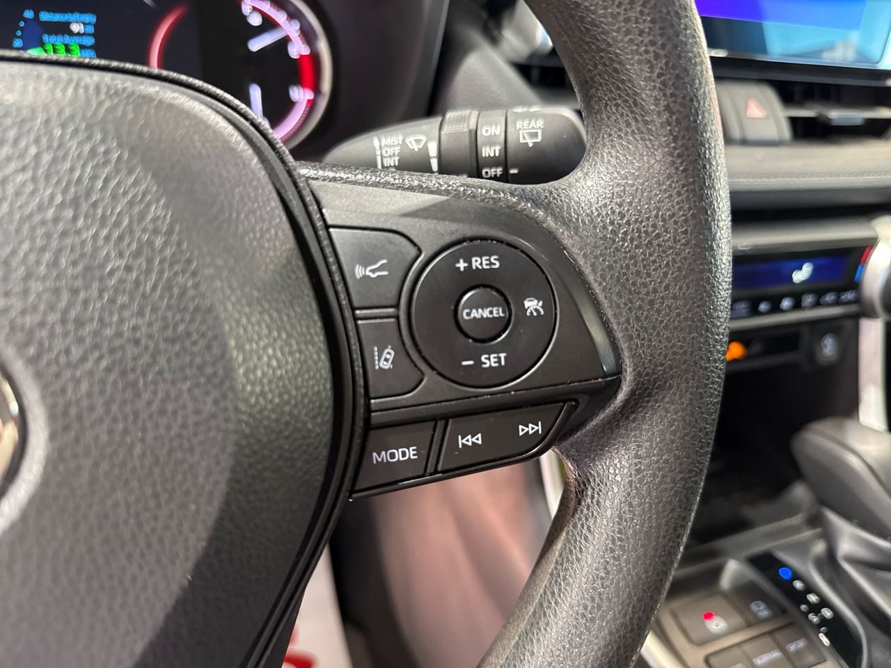 Toyota RAV4 XLE 4D SUV FWD 2024