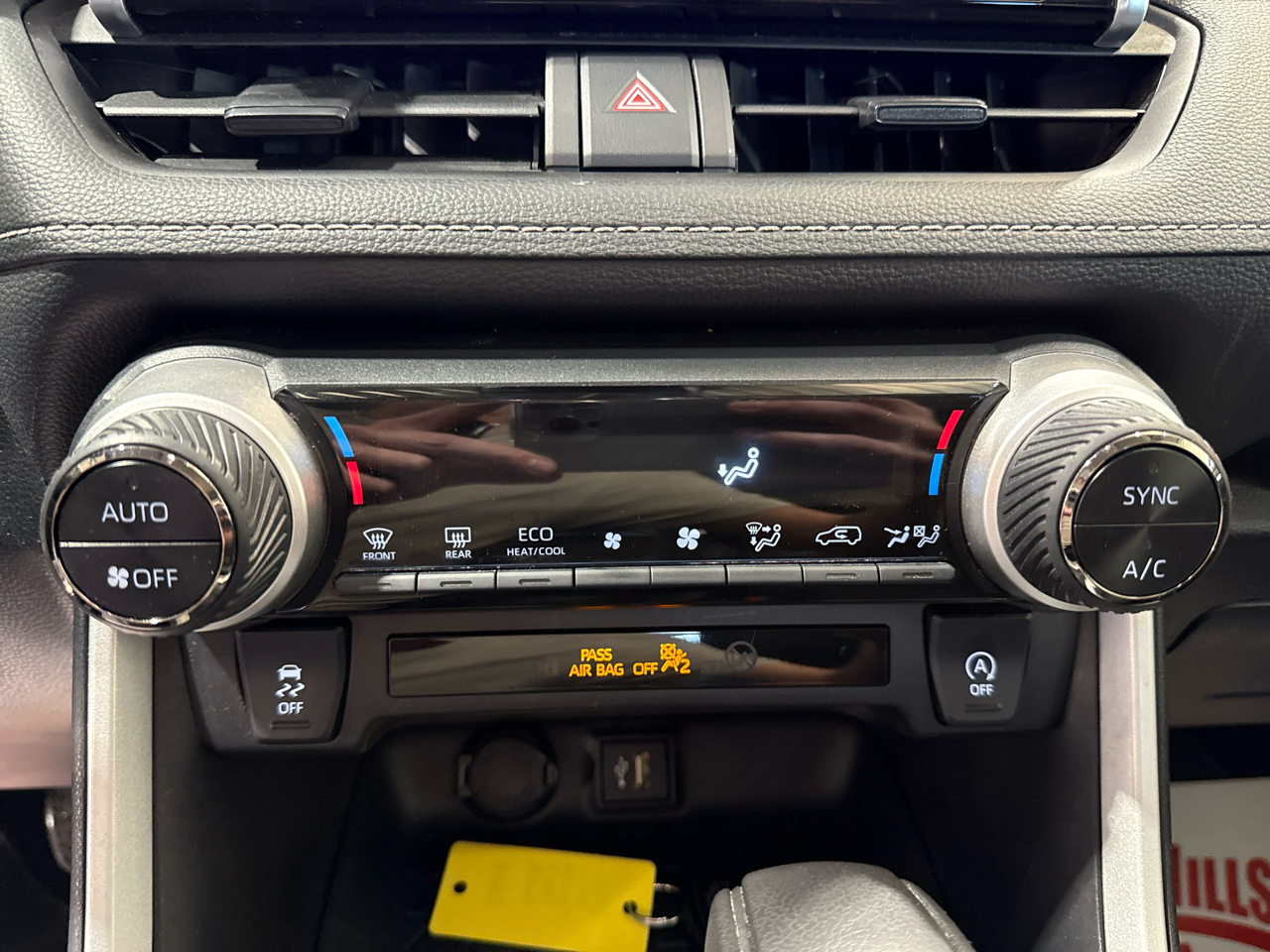 Toyota RAV4 XLE 4D SUV FWD 2024