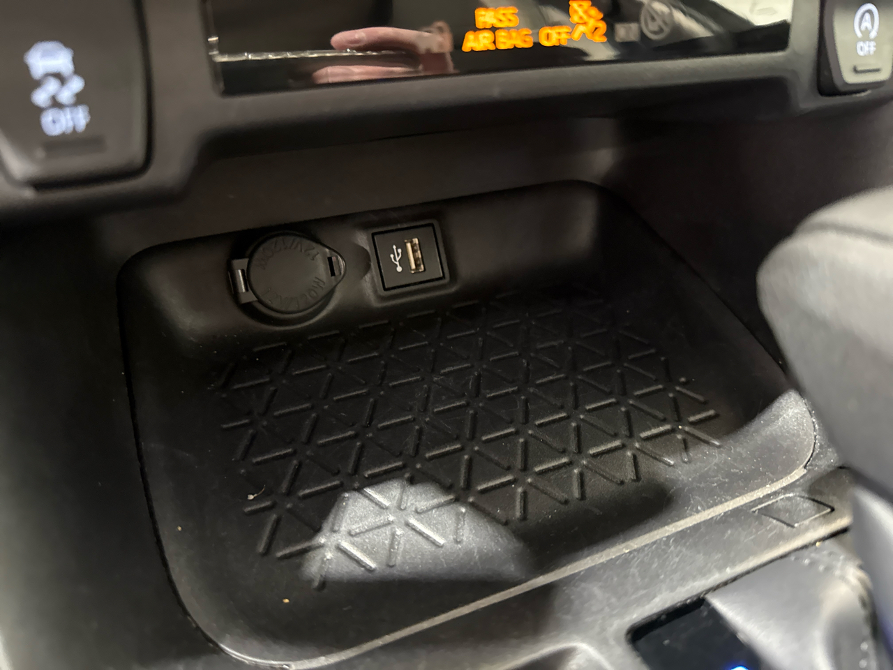 Toyota RAV4 XLE 4D SUV FWD 2024