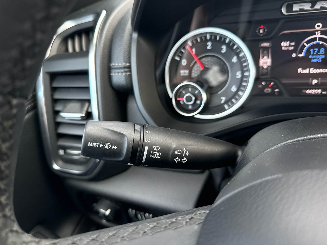 RAM 1500 Laramie Crew Cab 4WD SWB 2025