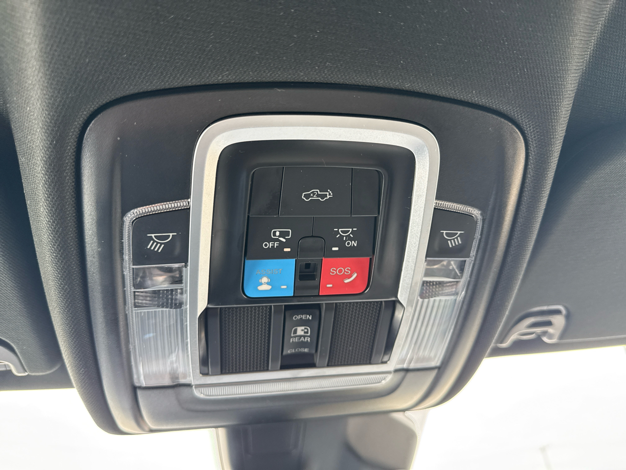 RAM 1500 Laramie Crew Cab 4WD SWB 2025