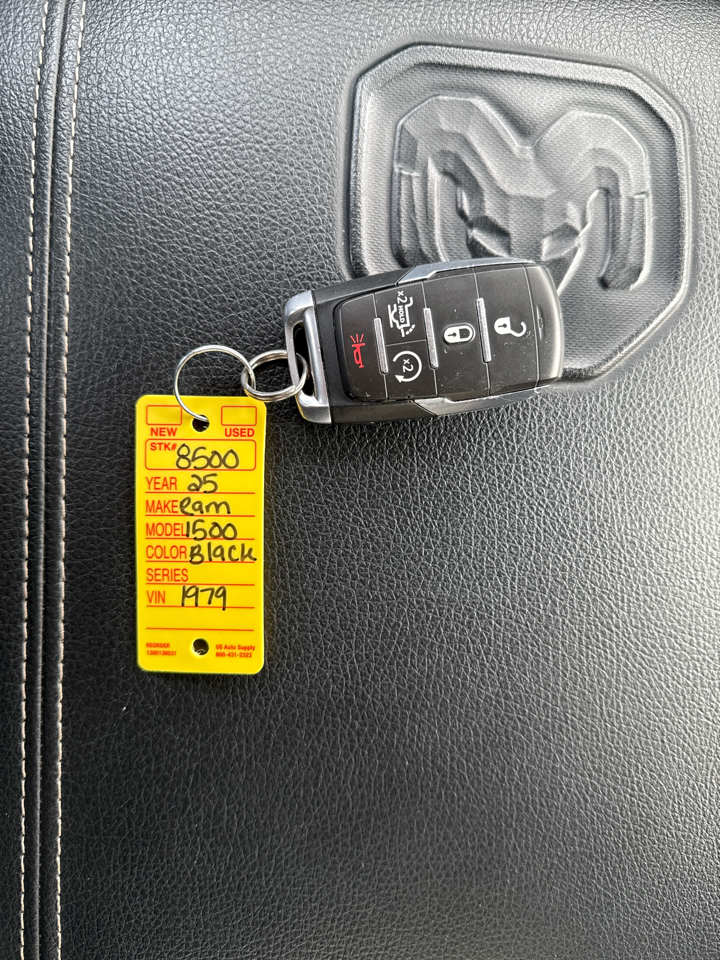 RAM 1500 Laramie Crew Cab 4WD SWB 2025