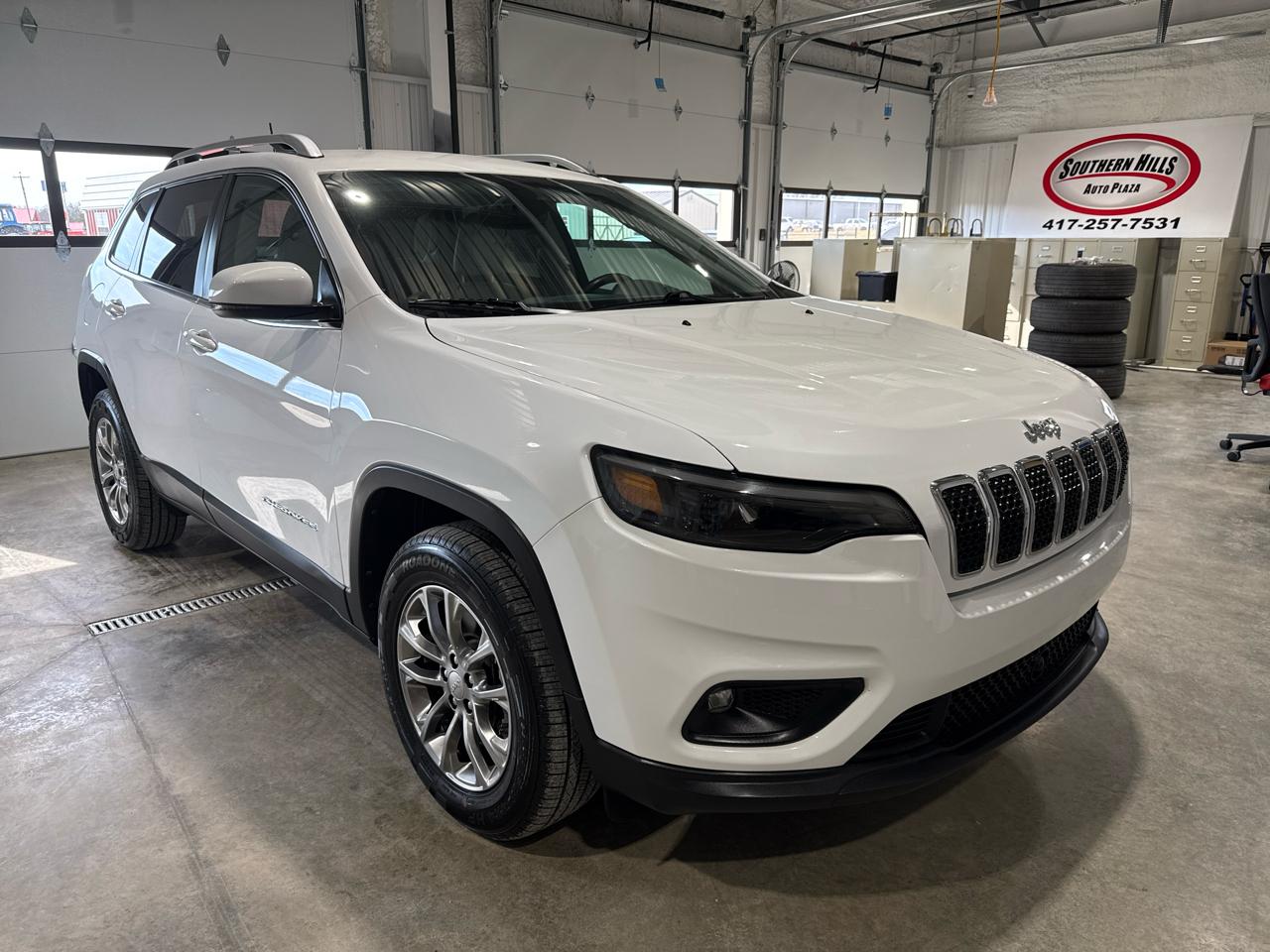 Jeep Cherokee Latitude Plus 4D SUV 4WD 2021