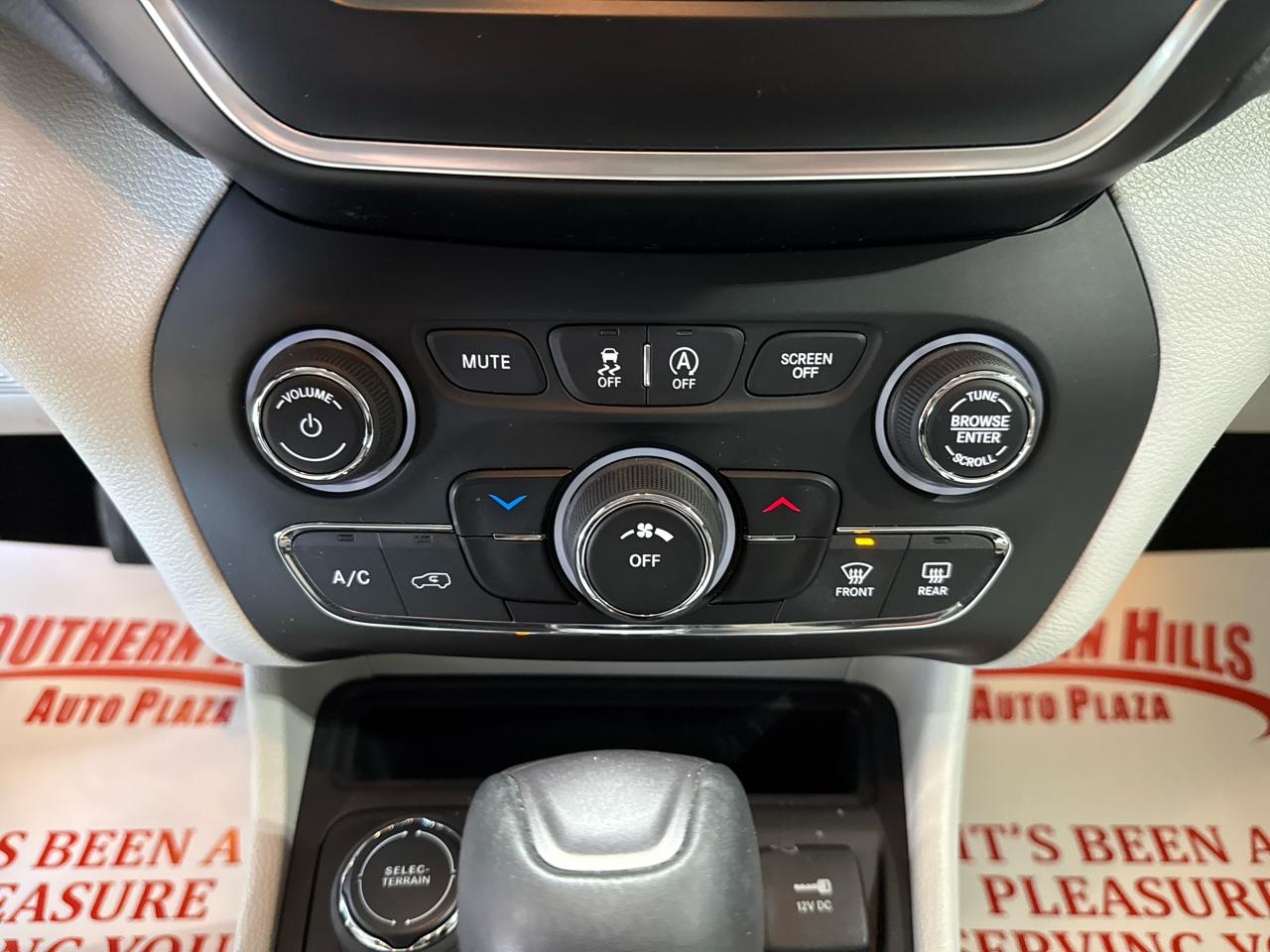 Jeep Cherokee Latitude Plus 4D SUV 4WD 2021