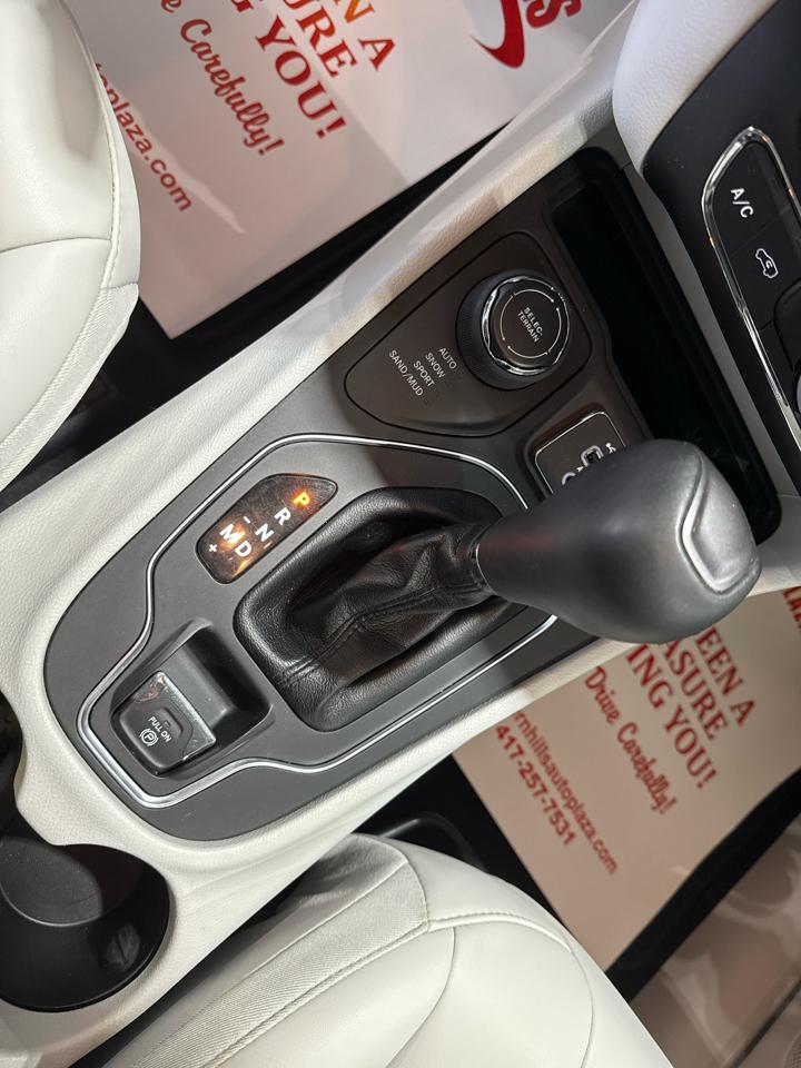 Jeep Cherokee Latitude Plus 4D SUV 4WD 2021