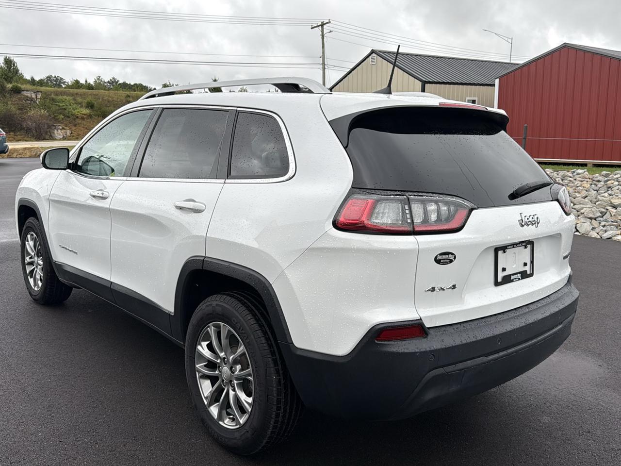 Jeep Cherokee Latitude Plus 4D SUV 4WD 2021