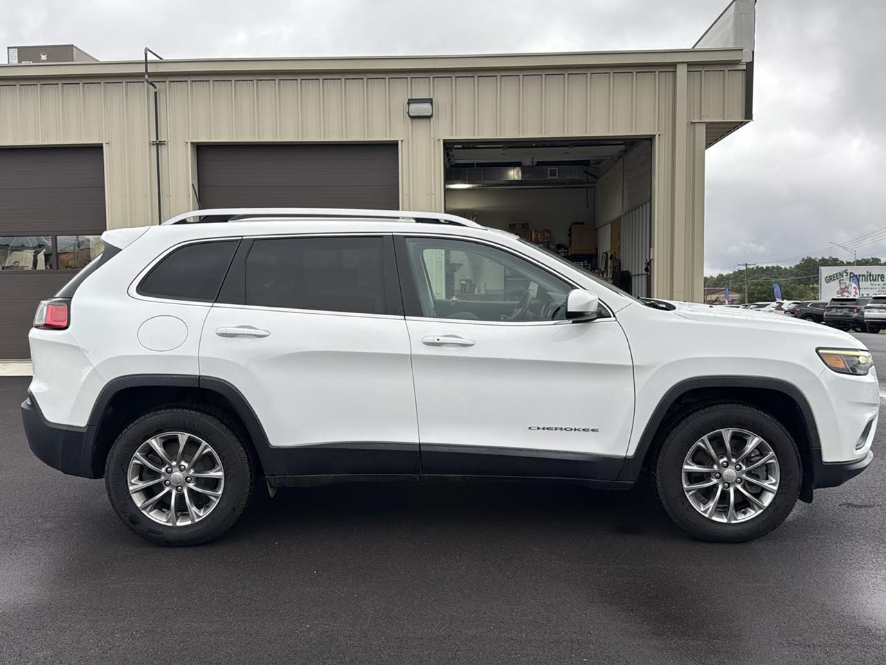 Jeep Cherokee Latitude Plus 4D SUV 4WD 2021