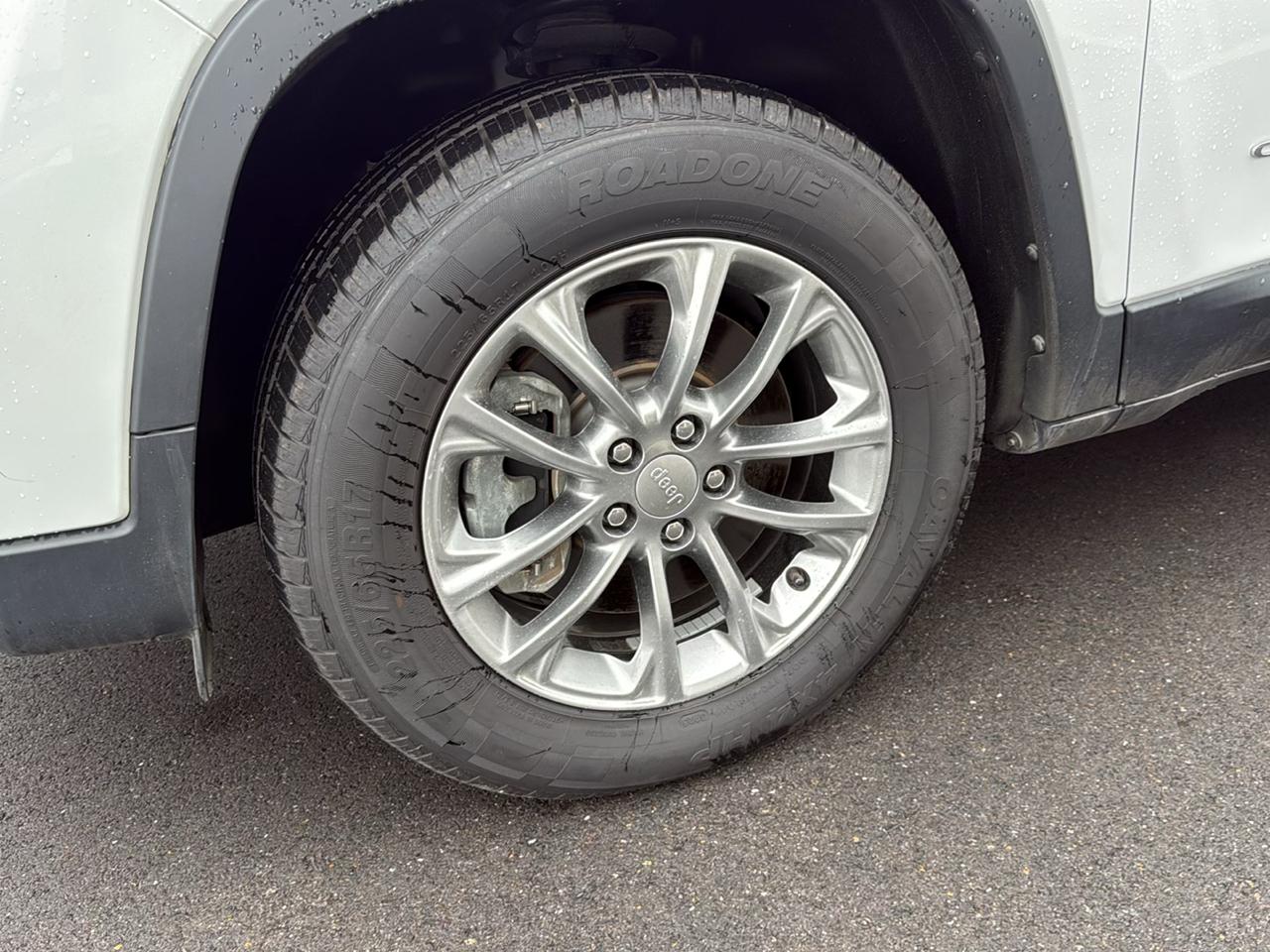 Jeep Cherokee Latitude Plus 4D SUV 4WD 2021