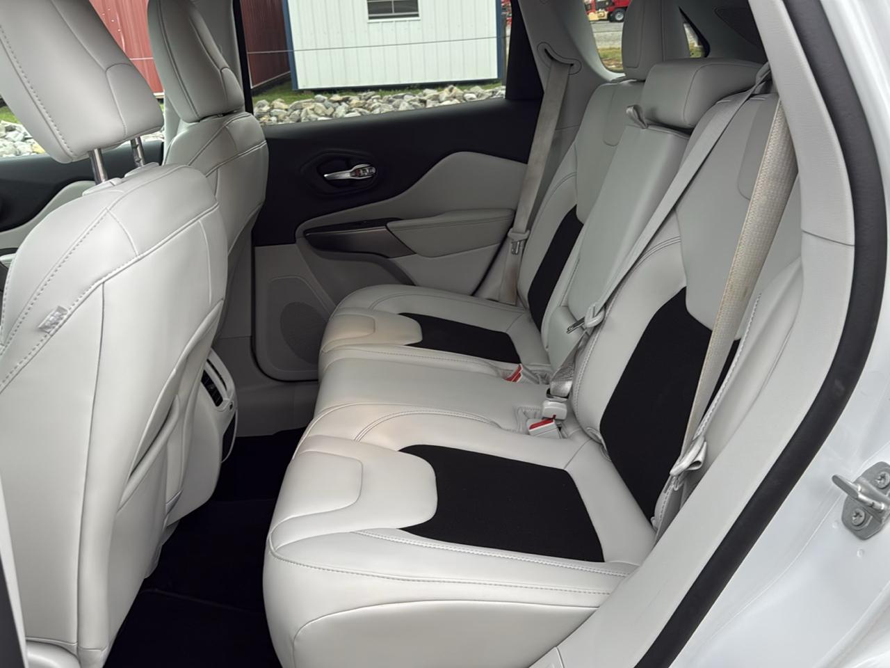 Jeep Cherokee Latitude Plus 4D SUV 4WD 2021