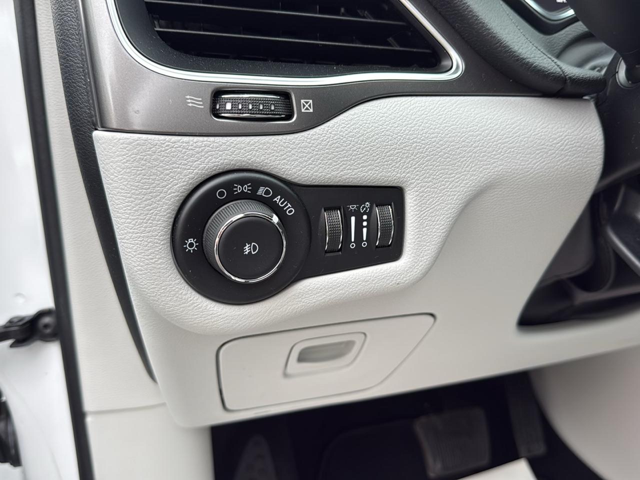 Jeep Cherokee Latitude Plus 4D SUV 4WD 2021